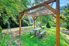 Riverfront Home w/ Fire Pit + Deck in Lansing