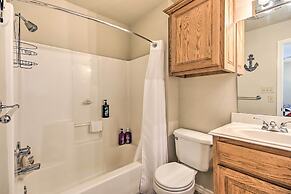 Deck & Lake Access: Cozy Townhome in Eucha