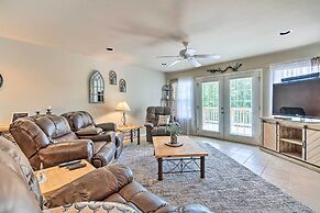 Deck & Lake Access: Cozy Townhome in Eucha
