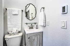 Modern Custer Apt - Walk to Shops & Dining!