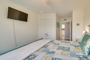 Gulf Shores Condo w/ Pool Access, 5 Mi to Beach!