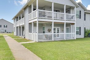 Gulf Shores Condo w/ Pool Access, 5 Mi to Beach!