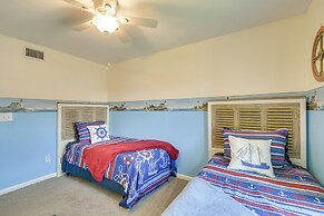 Gulf Shores Condo w/ Pool Access, 5 Mi to Beach!