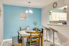 Gulf Shores Condo w/ Pool Access, 5 Mi to Beach!