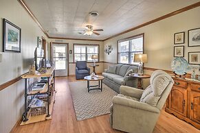 Nags Head Cottage: Screened Porch, Walk to Beach!