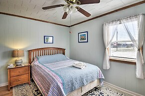 Nags Head Cottage: Screened Porch, Walk to Beach!