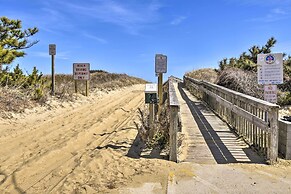 Nags Head Cottage: Screened Porch, Walk to Beach!