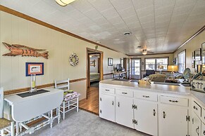 Nags Head Cottage: Screened Porch, Walk to Beach!