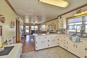 Nags Head Cottage: Screened Porch, Walk to Beach!