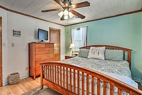 Nags Head Cottage: Screened Porch, Walk to Beach!