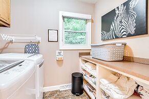 Cozy Hideaway w/ Grill, 17 Mi to Asheville