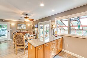 Cozy Hideaway w/ Grill, 17 Mi to Asheville