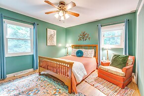 Cozy Hideaway w/ Grill, 17 Mi to Asheville