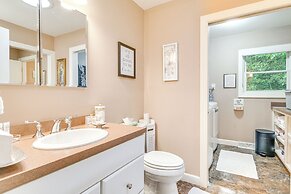 Cozy Hideaway w/ Grill, 17 Mi to Asheville