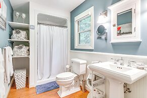 Cozy Hideaway w/ Grill, 17 Mi to Asheville