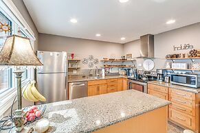 Cozy Hideaway w/ Grill, 17 Mi to Asheville