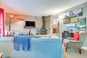 Cozy Hideaway w/ Grill, 17 Mi to Asheville