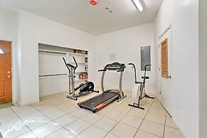 Expansive Getaway ~ 2 Miles to Mendenhall Glacier!