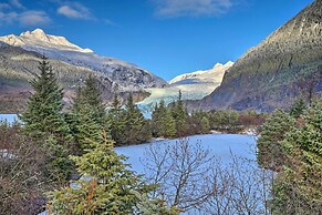 Expansive Getaway ~ 2 Miles to Mendenhall Glacier!