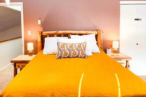 Sunlight Mountain Home w/ Hot Tub & View!