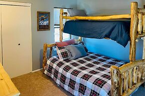 Sunlight Mountain Home w/ Hot Tub & View!