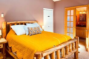 Sunlight Mountain Home w/ Hot Tub & View!