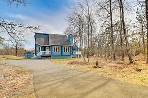 Pocono Retreat: Access to Community Lake & Beach!