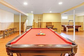 Pocono Retreat: Access to Community Lake & Beach!