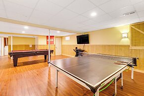 Pocono Retreat: Access to Community Lake & Beach!