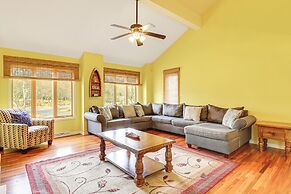 Pocono Retreat: Access to Community Lake & Beach!