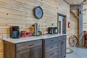 'eagle Crest Lodge' - Large Group Getaway!