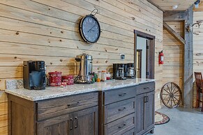 'eagle Crest Lodge' - Large Group Getaway!