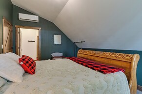 'eagle Crest Lodge' - Large Group Getaway!
