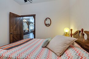 'eagle Crest Lodge' - Large Group Getaway!