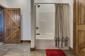 'eagle Crest Lodge' - Large Group Getaway!