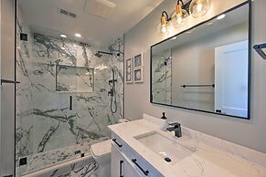 Walk to Beach: Getaway w/ Pool in Naples!