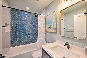 Walk to Beach: Getaway w/ Pool in Naples!