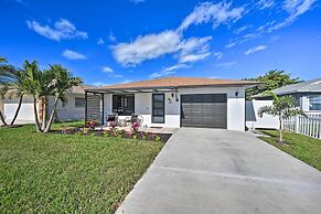 Walk to Beach: Getaway w/ Pool in Naples!