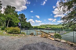 Condo w/ Furnished Deck - Walk to Sugar Mountain!