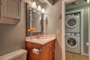 Condo w/ Furnished Deck - Walk to Sugar Mountain!