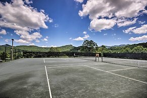 Condo w/ Furnished Deck - Walk to Sugar Mountain!