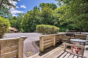 Condo w/ Furnished Deck - Walk to Sugar Mountain!
