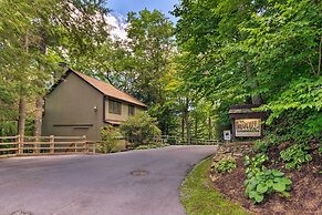 Condo w/ Furnished Deck - Walk to Sugar Mountain!