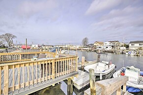 Island Park Couple's Escape ~ 1 Mi to Beach!