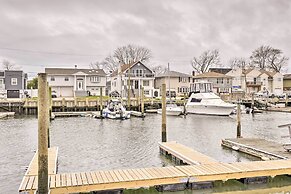 Island Park Couple's Escape ~ 1 Mi to Beach!