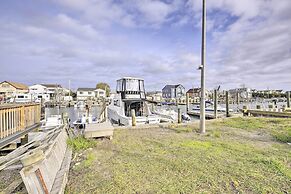 Island Park Couple's Escape ~ 1 Mi to Beach!