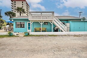 Ormond Beach Retreat w/ Deck - Steps to Ocean!