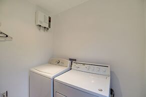 Pet-friendly Home w/ Yard: 3 Mi to Dtwn Houston!