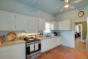 Pet-friendly Home w/ Yard: 3 Mi to Dtwn Houston!