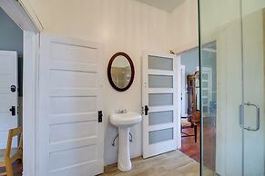 Pet-friendly Home w/ Yard: 3 Mi to Dtwn Houston!